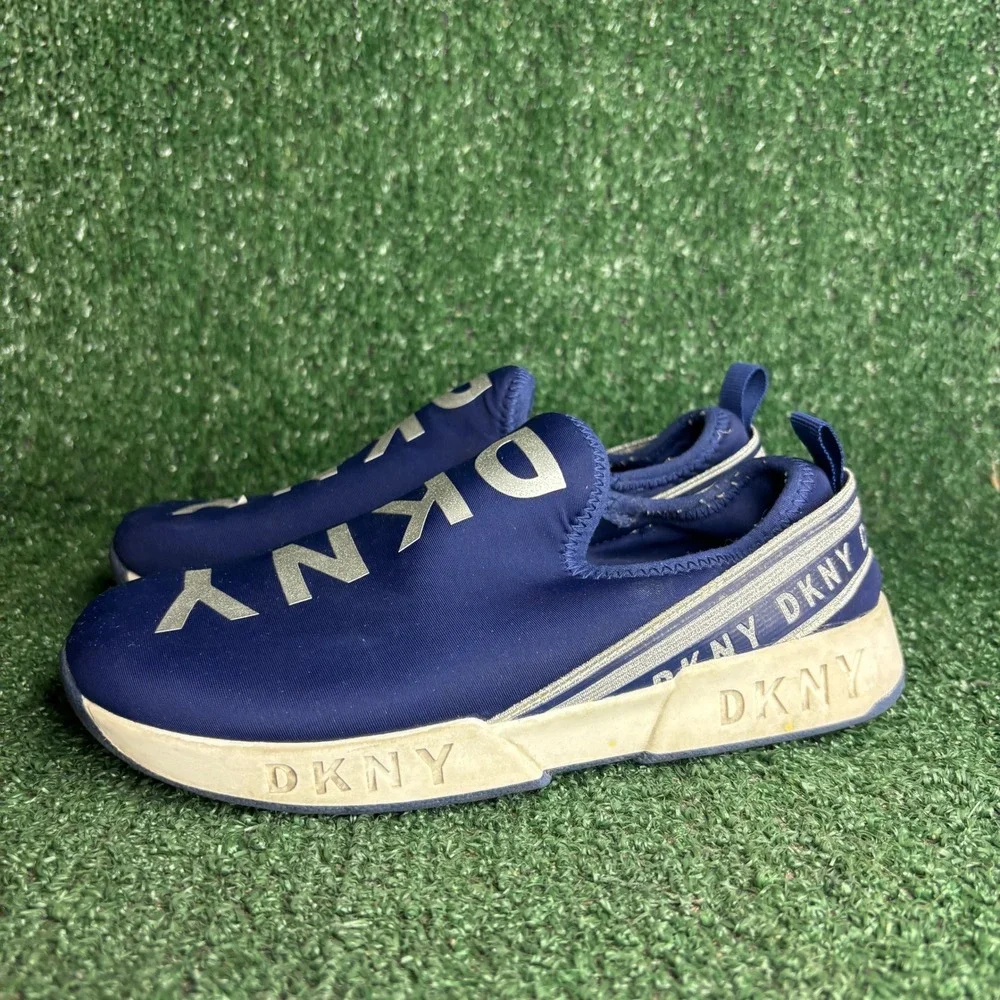 DKNY Maddie DKN246 Slip On Logo Neoprene Athleisure Sneakers Blue Youth Size 3
